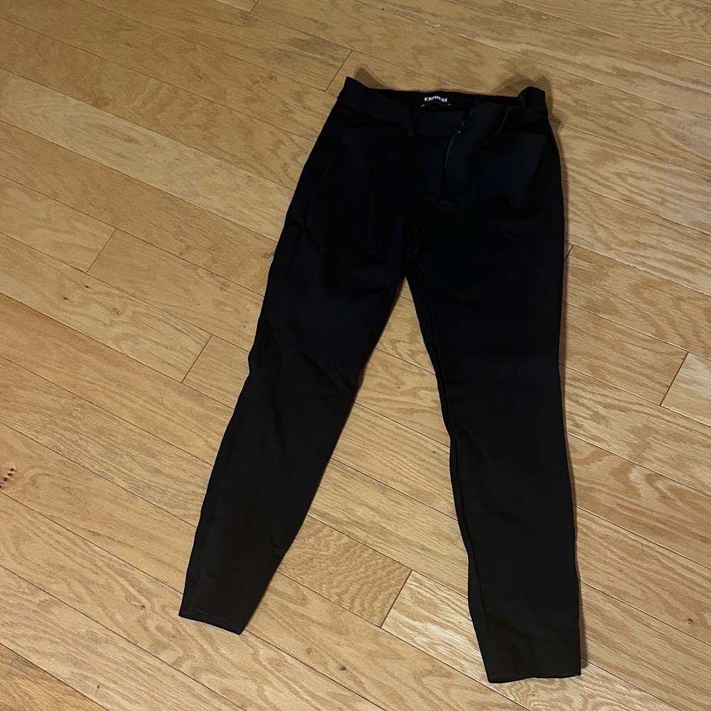 Express Skinny Mid Rise Black Dress Pants in 2S - Used